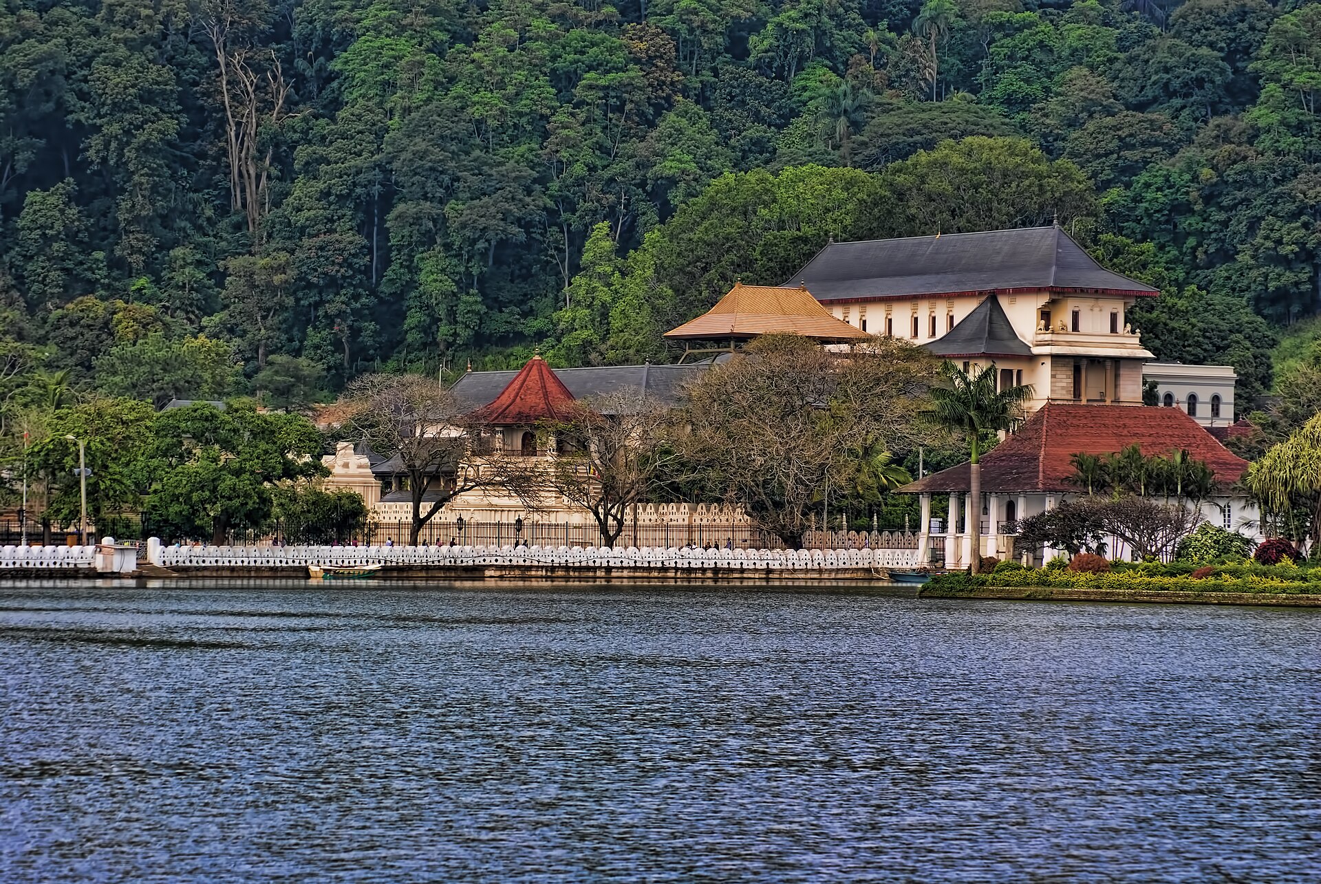 is Sri Lanka safe for tourists - Temple of the Sacred Tooth Relic in Kandy