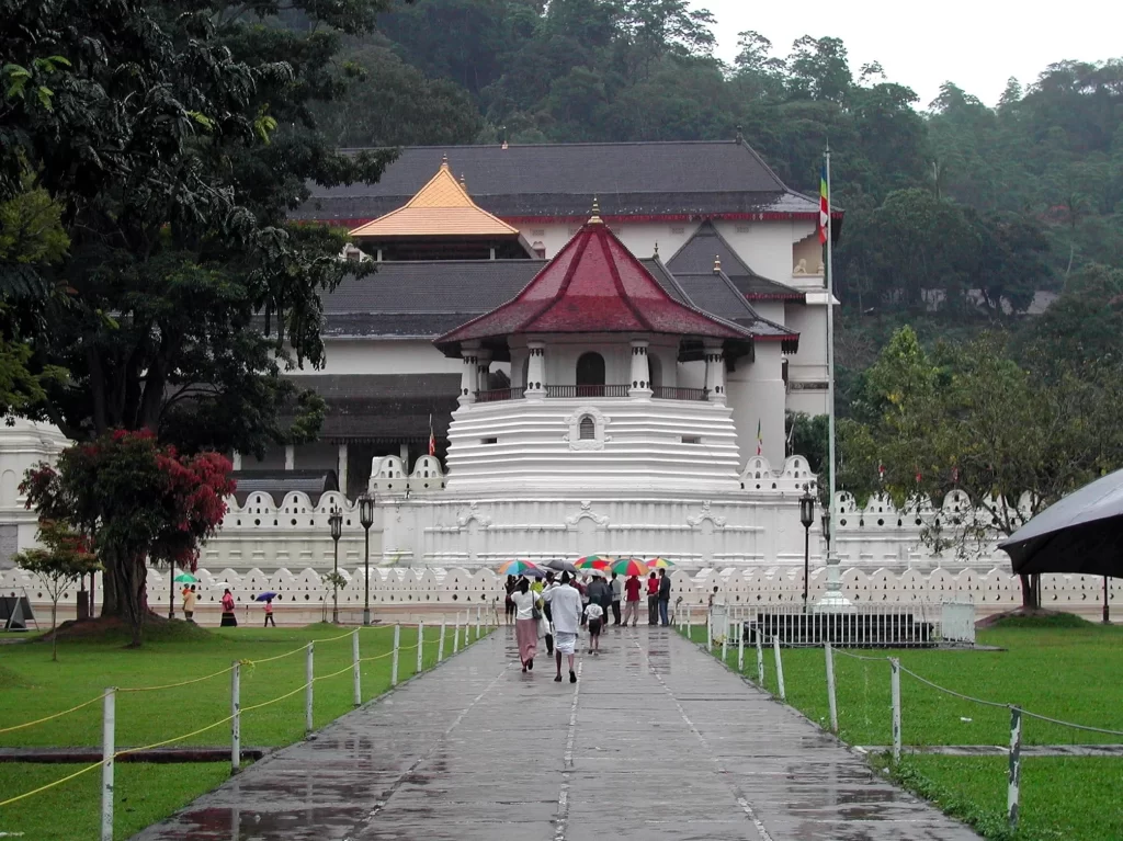 Temple of the Tooth in Kandy - cultural highlight on any Sri Lanka one week trip plan