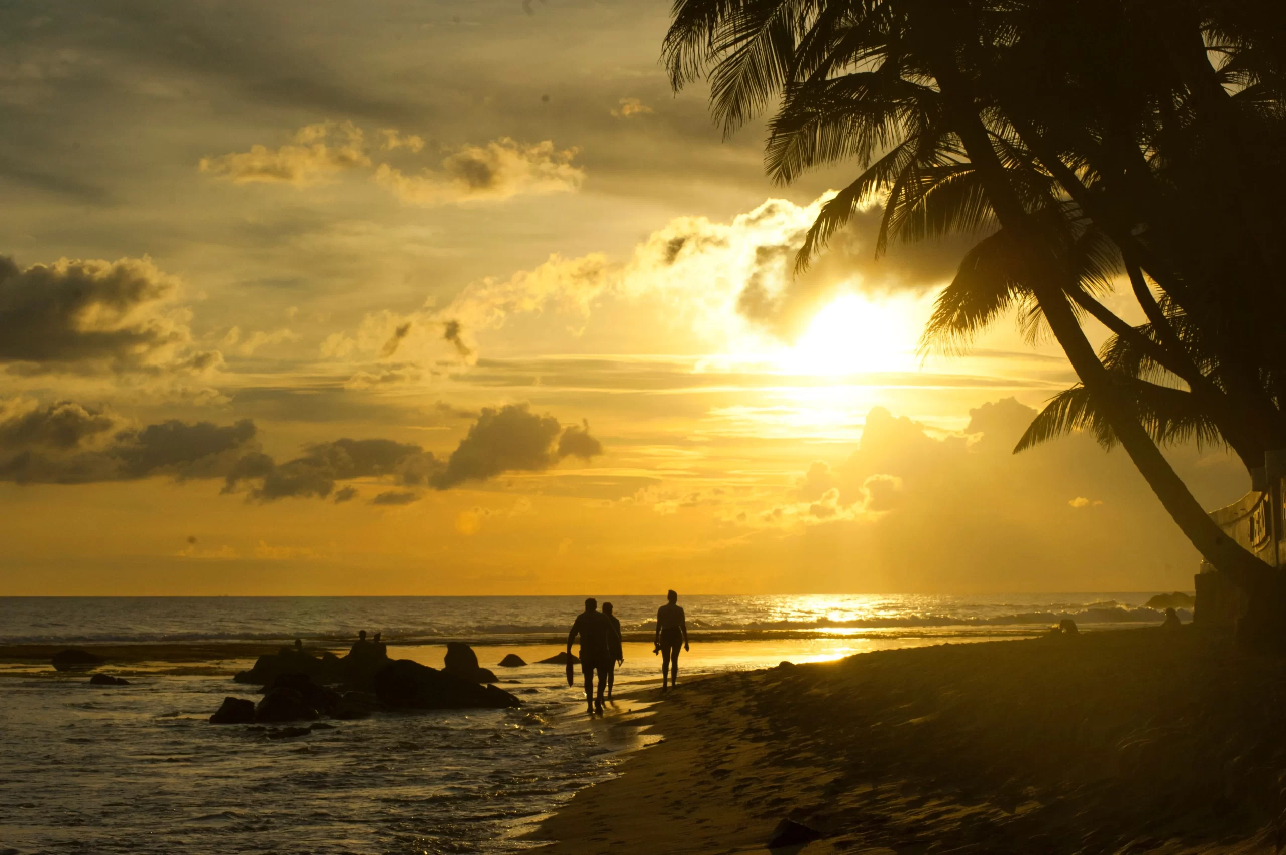 best time to visit Sri Lanka - sunny beach season December to March