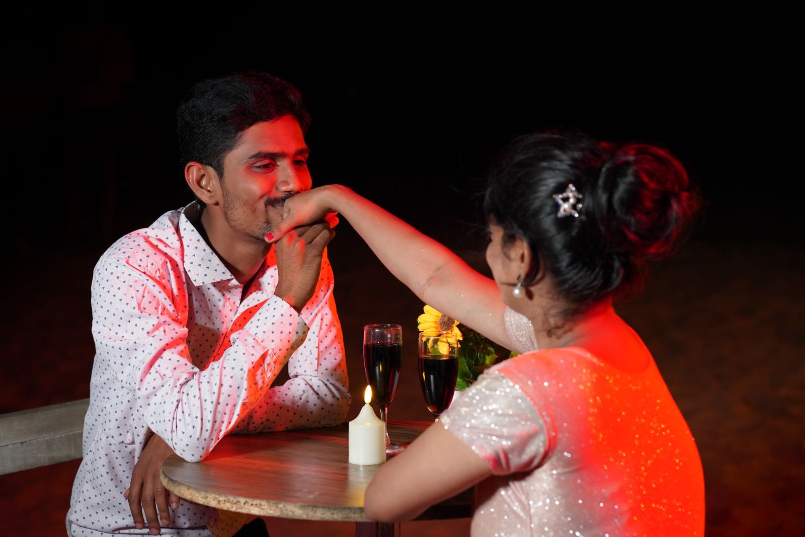 Sri Lanka honeymoon tour packages - a candlelit dinner for two on a quiet beach
